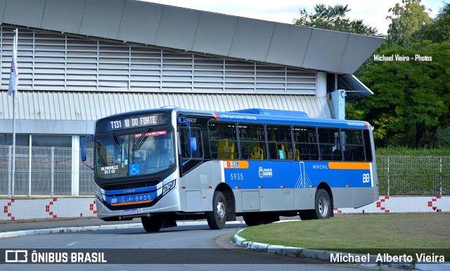 BB Transportes e Turismo 5935 na cidade de Barueri, São Paulo, Brasil, por Michael  Alberto Vieira. Número da foto: #11011338.
