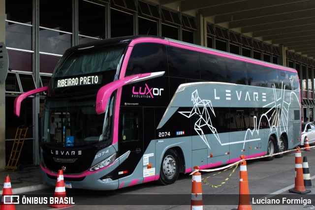 Levare Transportes 2074 na cidade de Belo Horizonte, Minas Gerais, Brasil, por Luciano Formiga. Número da foto: #11017221.
