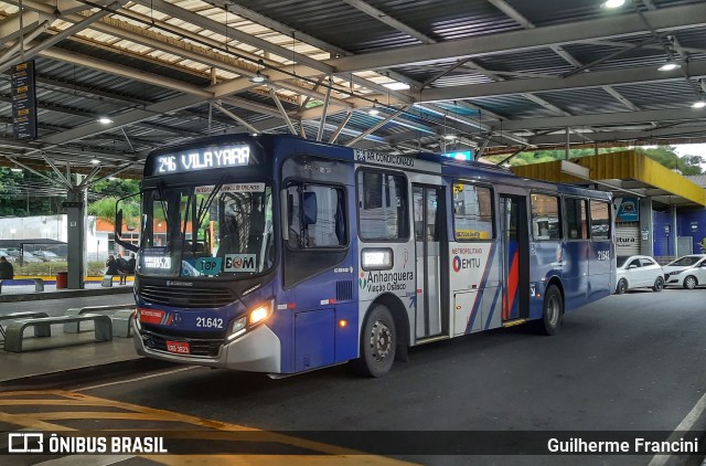 Viação Osasco 21.642 na cidade de Santana de Parnaíba, São Paulo, Brasil, por Guilherme Francini. Número da foto: #11022810.
