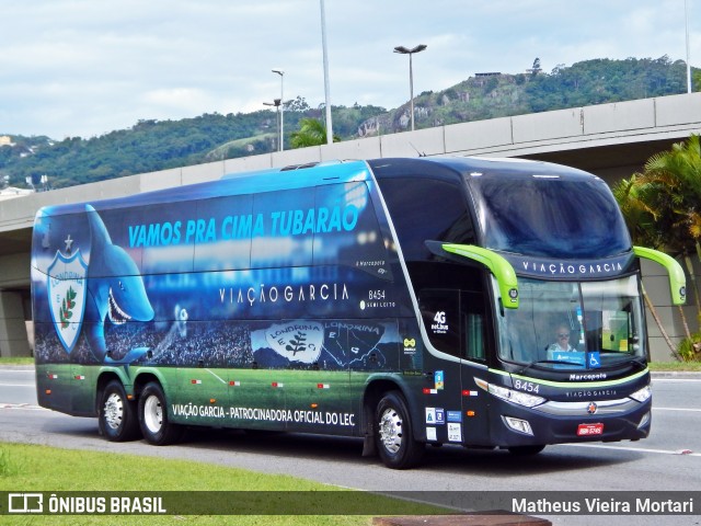 Viação Garcia 8454 na cidade de Florianópolis, Santa Catarina, Brasil, por Matheus Vieira Mortari. Número da foto: #11023908.