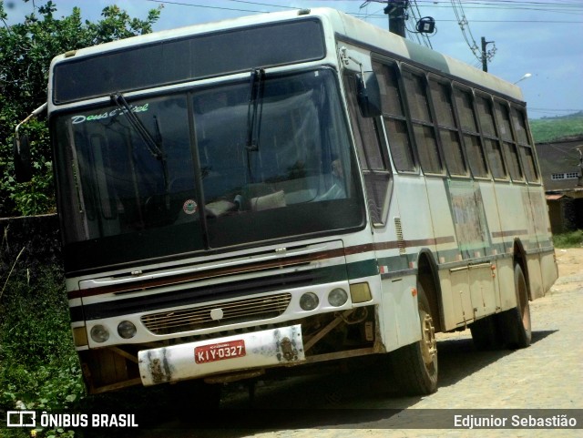 Ônibus Particulares 0327 na cidade de Nazaré da Mata, Pernambuco, Brasil, por Edjunior Sebastião. ID da foto: 11083323.