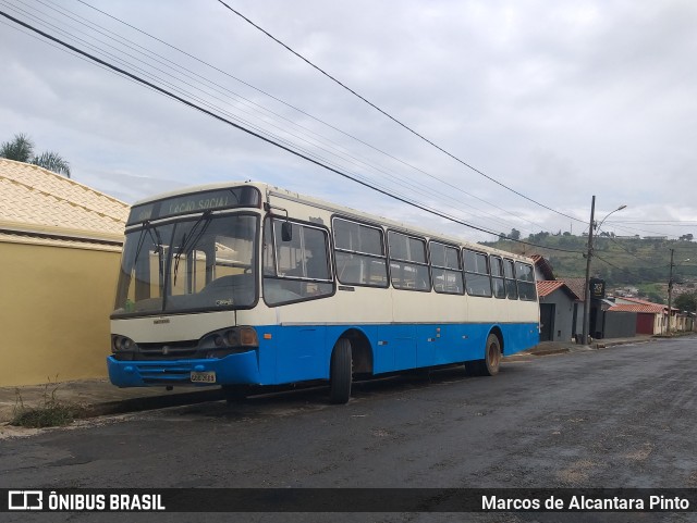 Ônibus Particulares 2669 na cidade de Campos Altos, Minas Gerais, Brasil, por Marcos de Alcantara Pinto. ID da foto: 11105076.