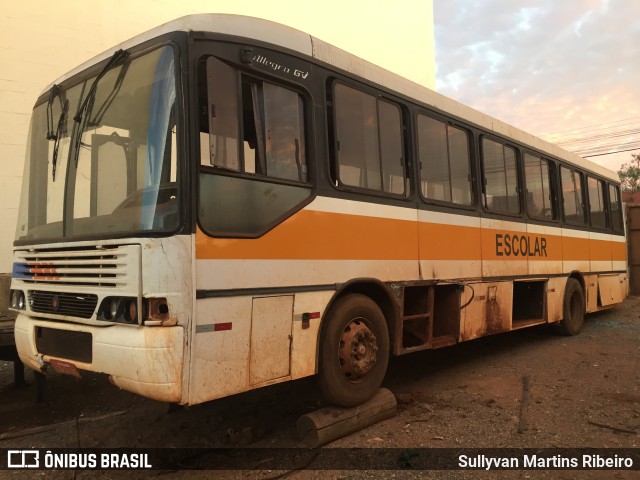 Escolares 2135 na cidade de Anápolis, Goiás, Brasil, por Sullyvan Martins Ribeiro. Número da foto: #11105890.