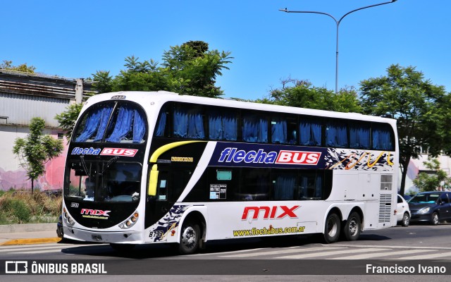 Flecha Bus 8733 na cidade de Ciudad Autónoma de Buenos Aires, Argentina, por Francisco Ivano. Número da foto: #11114535.