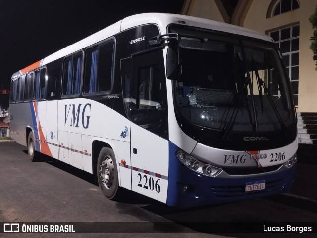 VMG - Viação Minas Gerais 2206 na cidade de Tapira, Minas Gerais, Brasil, por Lucas Borges . Número da foto: #11117206.