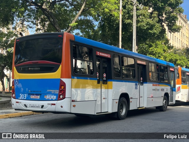 Consórcio Recife 203 na cidade de Recife, Pernambuco, Brasil, por Felipe Luiz. ID da foto: 11120798.