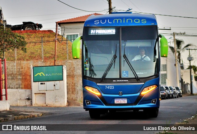 Viação Sul Minas 74123 na cidade de Alfenas, Minas Gerais, Brasil, por Lucas Elson de Oliveira. ID da foto: 11121017.