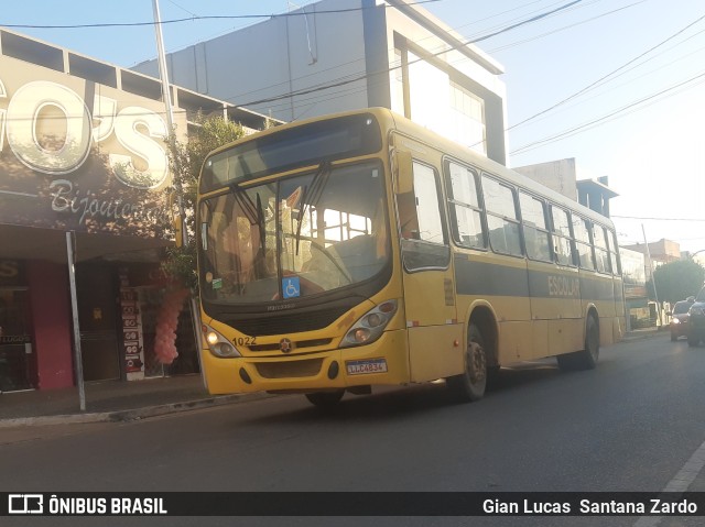 Escolares 1022 na cidade de Ji-Paraná, Rondônia, Brasil, por Gian Lucas  Santana Zardo. Número da foto: #11121696.
