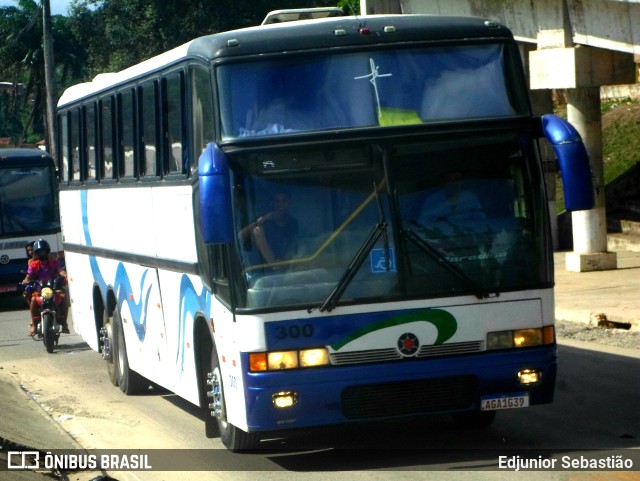 Ônibus Particulares 300 na cidade de Paudalho, Pernambuco, Brasil, por Edjunior Sebastião. Número da foto: #11126127.