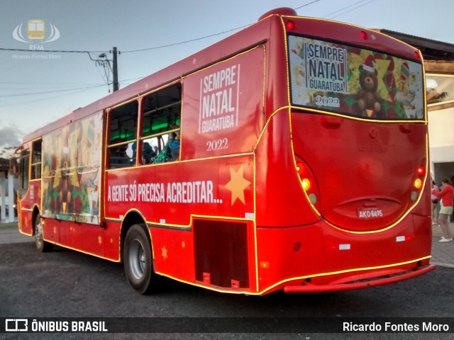 Ônibus Particulares PAPAI NOEL na cidade de Guaratuba, Paraná, Brasil, por Ricardo Fontes Moro. ID da foto: 11086162.