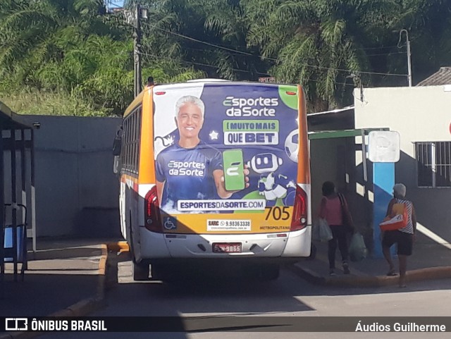 Empresa Metropolitana 705 na cidade de Jaboatão dos Guararapes, Pernambuco, Brasil, por Áudios Guilherme. Número da foto: #11084840.