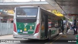 Via Sudeste Transportes S.A. 5 1136 na cidade de São Paulo, São Paulo, Brasil, por João Melo. Número da foto: #:id.