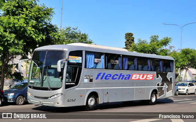 Flecha Bus 6052 na cidade de Ciudad Autónoma de Buenos Aires, Argentina, por Francisco Ivano. ID da foto: 11134766.