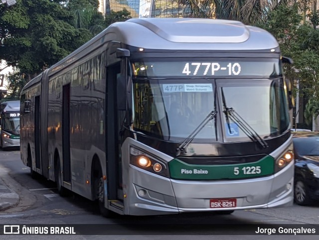 Via Sudeste Transportes S.A. 5 1225 na cidade de São Paulo, São Paulo, Brasil, por Jorge Gonçalves. Número da foto: #11135814.