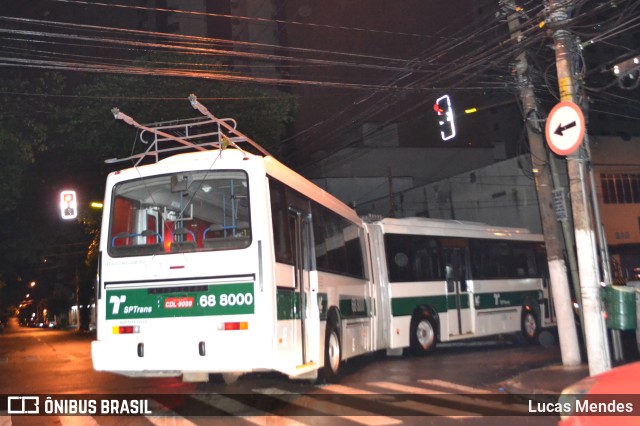 SPTrans - São Paulo Transporte 68 8000 na cidade de São Paulo, São Paulo, Brasil, por Lucas Mendes. ID da foto: 11136342.