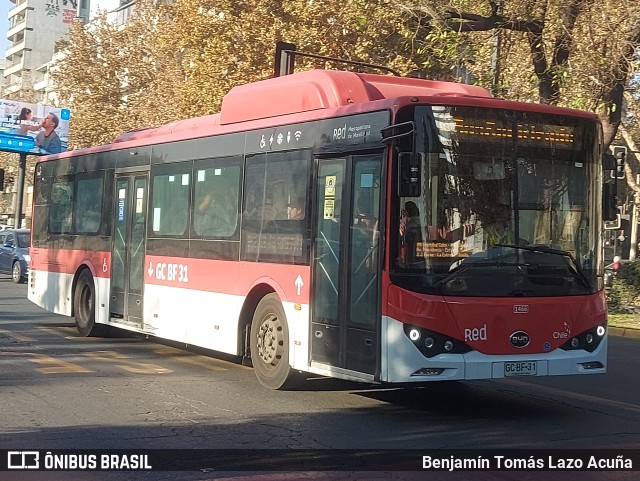 Metbus 1466 na cidade de Providencia, Santiago, Metropolitana de Santiago, Chile, por Benjamín Tomás Lazo Acuña. Número da foto: #11139713.