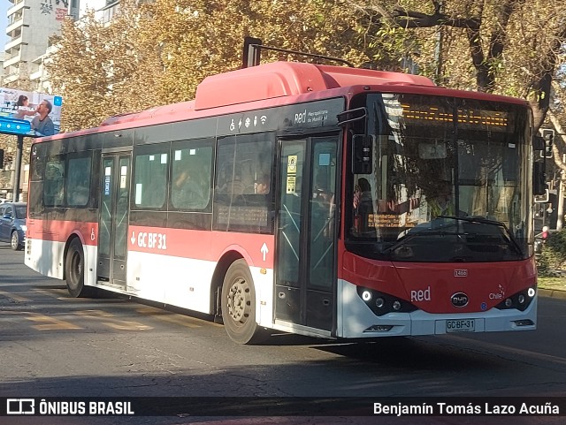 Metbus 1466 na cidade de Providencia, Santiago, Metropolitana de Santiago, Chile, por Benjamín Tomás Lazo Acuña. ID da foto: 11139713.