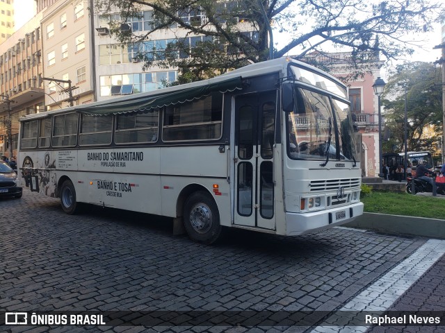 ONG Banho do Samaritano  na cidade de Petrópolis, Rio de Janeiro, Brasil, por Raphael Neves. ID da foto: 11141388.