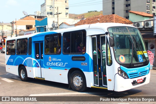 Viação Santa Edwiges e Turismo 1 009 na cidade de Barra do Piraí, Rio de Janeiro, Brasil, por Paulo Henrique Pereira Borges. Número da foto: #11142027.