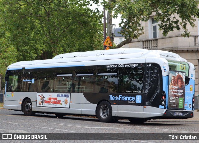 RATP - Régie Autonome des Transports Parisiens 1433 na cidade de Paris, Île-de-France, França, por Tôni Cristian. ID da foto: 11143409.