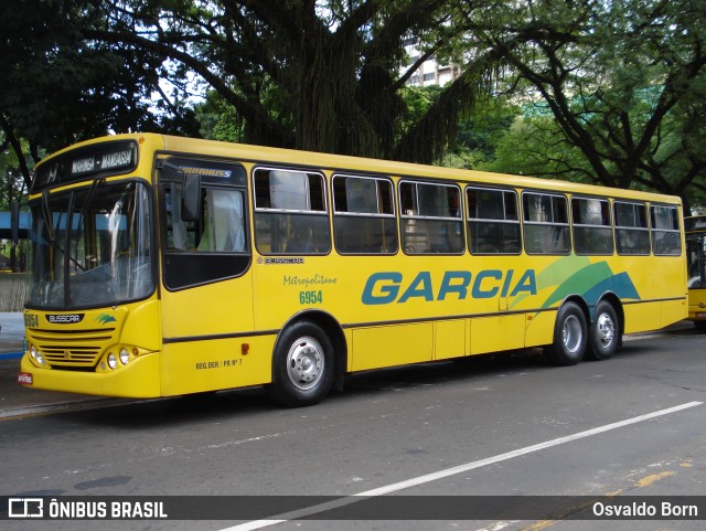 Viação Garcia 6954 na cidade de Maringá, Paraná, Brasil, por Osvaldo Born. Número da foto: #11148442.