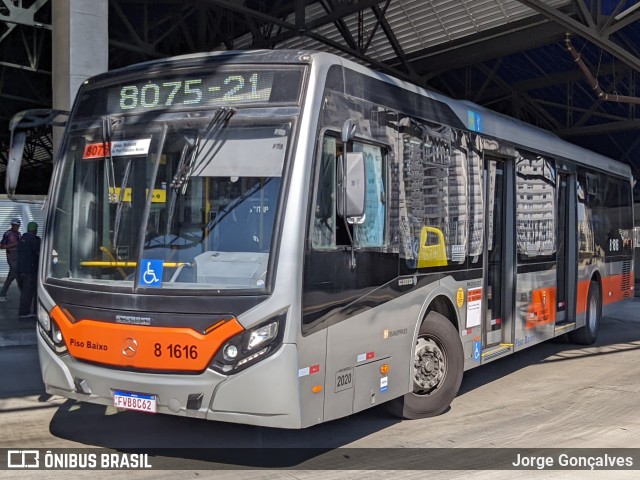 TRANSPPASS - Transporte de Passageiros 8 1616 na cidade de São Paulo, São Paulo, Brasil, por Jorge Gonçalves. ID da foto: 11146527.