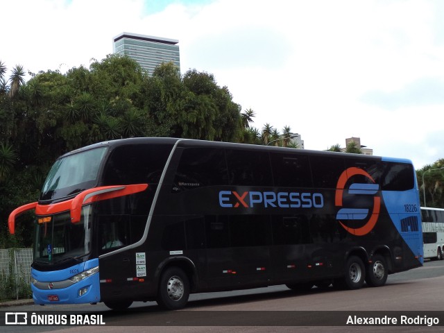 Expresso Transporte e Turismo Ltda. 18226 na cidade de Curitiba, Paraná, Brasil, por Alexandre Rodrigo. ID da foto: 11146634.