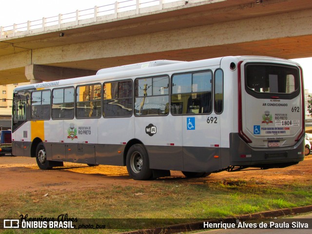 Circular Santa Luzia > Protetora Transportes 692 na cidade de São José do Rio Preto, São Paulo, Brasil, por Henrique Alves de Paula Silva. ID da foto: 11149824.