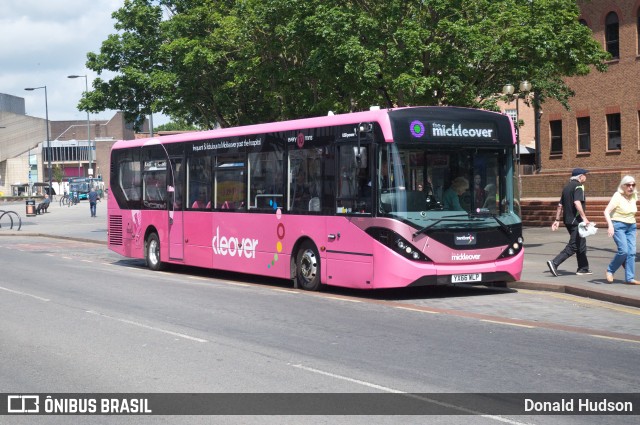 Trentbarton 105 na cidade de Derby, Derbyshire, Inglaterra, por Donald Hudson. ID da foto: 11152313.