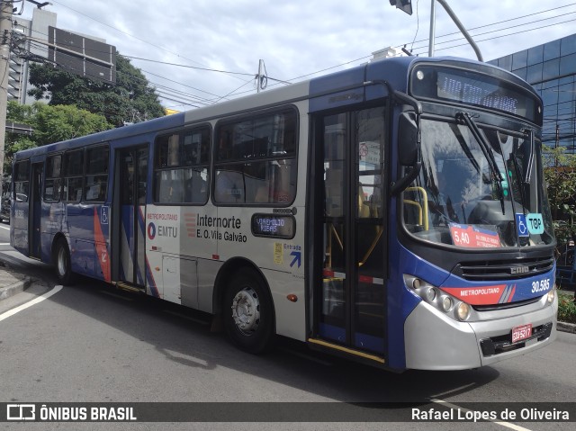 Empresa de Ônibus Vila Galvão 30.585 na cidade de Guarulhos, São Paulo, Brasil, por Rafael Lopes de Oliveira. ID da foto: 11089427.