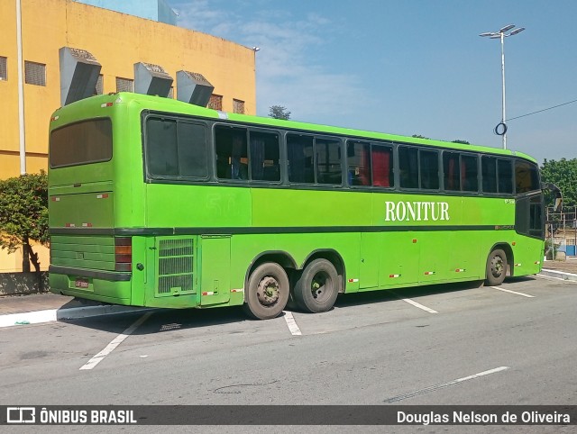 Ronitur 1250 na cidade de Barueri, São Paulo, Brasil, por Douglas Nelson de Oliveira. Número da foto: #11089141.