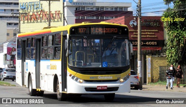 HP Transportes Coletivos 20423 na cidade de Goiânia, Goiás, Brasil, por Carlos Júnior. ID da foto: 11157380.