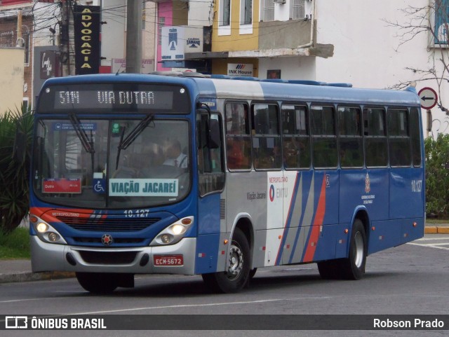 Viação Jacareí 10.127 na cidade de Jacareí, São Paulo, Brasil, por Robson Prado. ID da foto: 11159119.