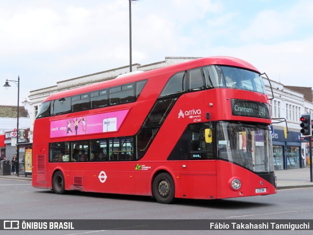 Arriva LT141 na cidade de Romford, Essex, Inglaterra, por Fábio Takahashi Tanniguchi. ID da foto: 11092087.