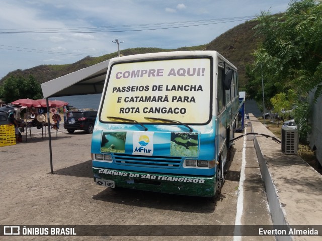 Ônibus Particulares 1489 na cidade de Piranhas, Alagoas, Brasil, por Everton Almeida. Número da foto: #11090118.