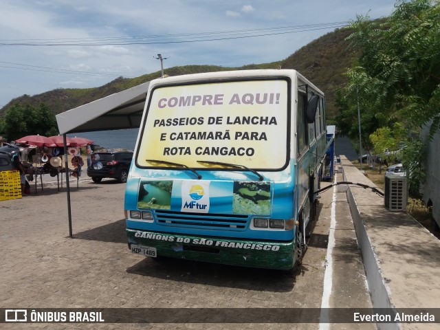 Ônibus Particulares 1489 na cidade de Piranhas, Alagoas, Brasil, por Everton Almeida. ID da foto: 11090118.