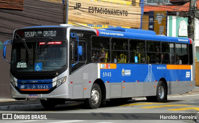 BB Transportes e Turismo 5945 na cidade de Barueri, São Paulo, Brasil, por Haroldo Ferreira. Número da foto: #11096105.