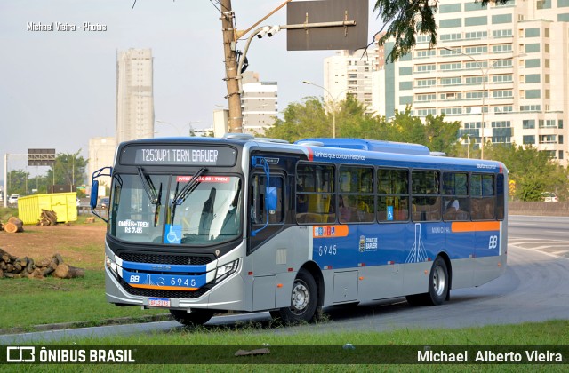 BB Transportes e Turismo 5945 na cidade de Barueri, São Paulo, Brasil, por Michael  Alberto Vieira. Número da foto: #11096114.