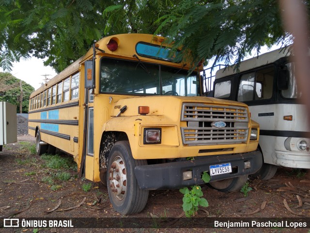 Ônibus Particulares  na cidade de Orlândia, São Paulo, Brasil, por Benjamim Paschoal Lopes. ID da foto: 11096308.