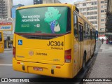Expresso Azul JC304 na cidade de Curitiba, Paraná, Brasil, por Fabrício Portella Matos. Número da foto: #11100980.
