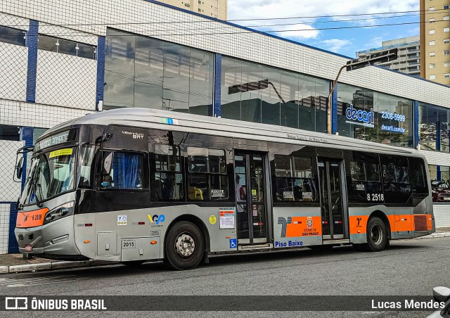 Viação Gato Preto 8 2518 na cidade de São Paulo, São Paulo, Brasil, por Lucas Mendes. Número da foto: #11102341.