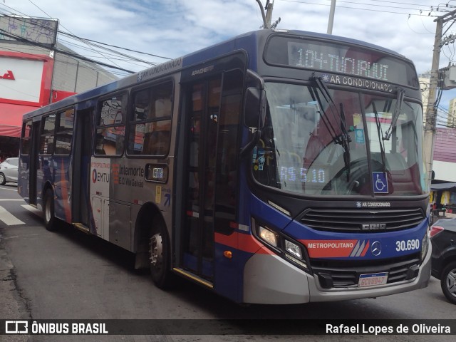 Empresa de Ônibus Vila Galvão 30.690 na cidade de Guarulhos, São Paulo, Brasil, por Rafael Lopes de Oliveira. Número da foto: #11101243.