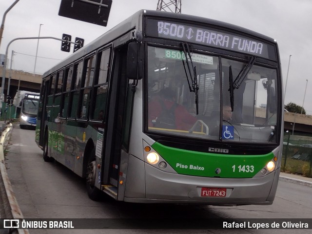 Viação Santa Brígida 1 1433 na cidade de São Paulo, São Paulo, Brasil, por Rafael Lopes de Oliveira. Número da foto: #11188154.
