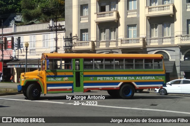 Petro Trem TRENZINHO DE PETRóPOLIS na cidade de Petrópolis, Rio de Janeiro, Brasil, por Jorge Antonio de Souza Muros Filho. Número da foto: #11191292.