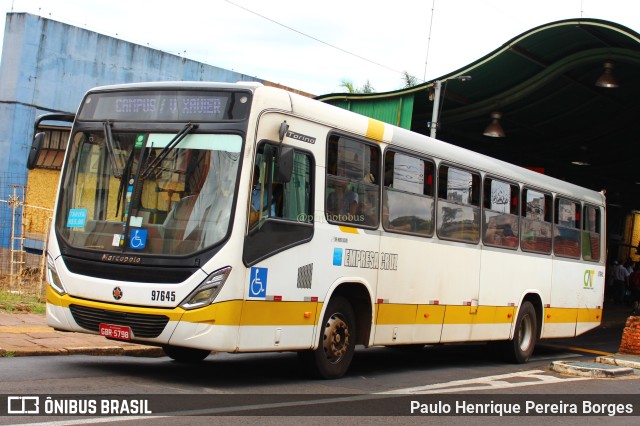 Empresa Cruz 97645 na cidade de Araraquara, São Paulo, Brasil, por Paulo Henrique Pereira Borges. Número da foto: #11192460.
