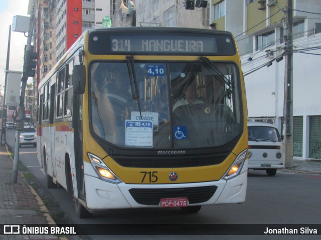 Empresa Metropolitana 715 na cidade de Recife, Pernambuco, Brasil, por Jonathan Silva. Número da foto: #11193996.
