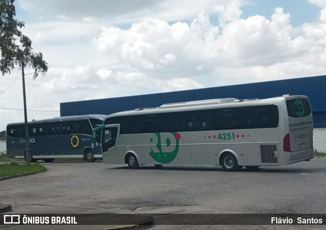 RD Transportes 4251 na cidade de Cruz das Almas, Bahia, Brasil, por Flávio  Santos. ID da foto: 11195529.