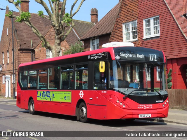 London United DLE30323 na cidade de London, Greater London, Inglaterra, por Fábio Takahashi Tanniguchi. Número da foto: #11197775.