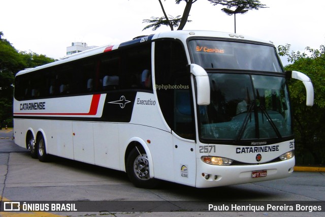 Auto Viação Catarinense 2571 na cidade de São Paulo, São Paulo, Brasil, por Paulo Henrique Pereira Borges. Número da foto: #11202072.