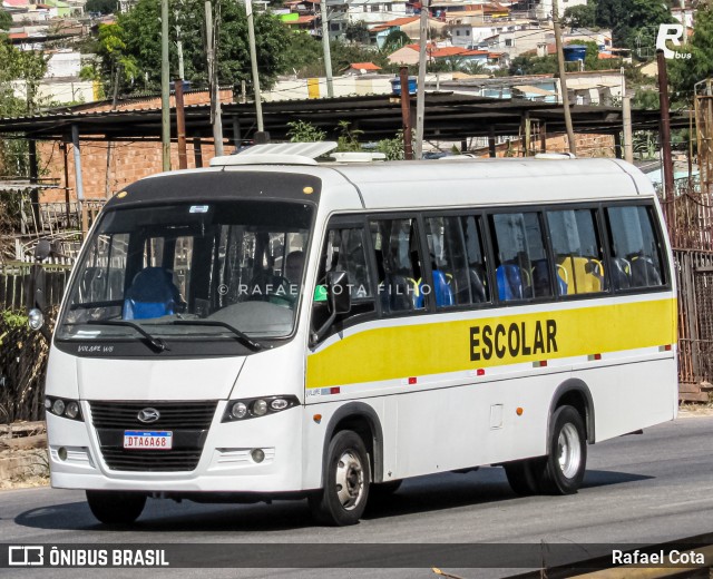 Escolares 6A68 na cidade de Belo Horizonte, Minas Gerais, Brasil, por Rafael Cota. Número da foto: #11202972.